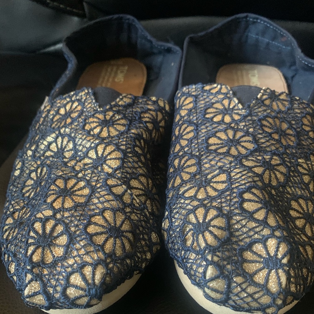 Blue and Gold Toms